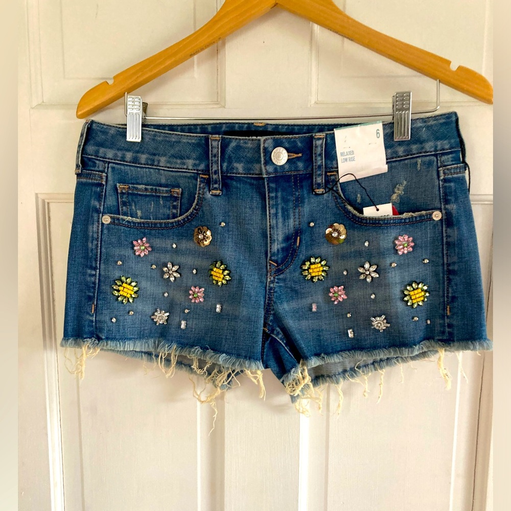 Express Crystal Flower Embellished Relaxed Low Rise Jeans Shorts NWT Size 6